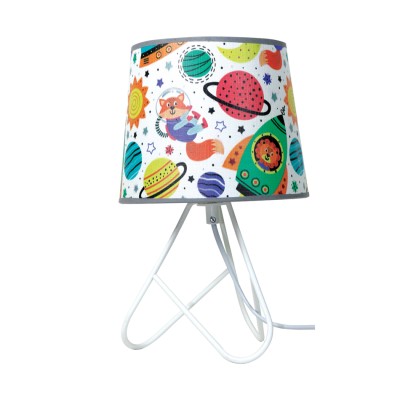  Επιτραπέζιο φωτιστικό από λευκό μέταλλο και υφασμάτινο καπέλο (3021)